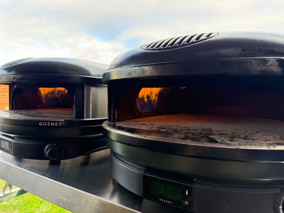 Xanders pizza oven in action