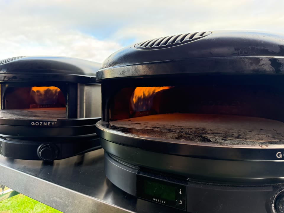 Xanders pizza oven in action