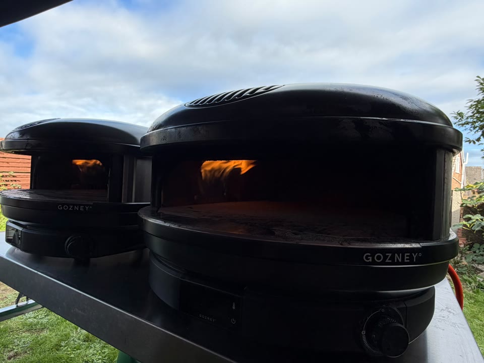 Xanders pizza oven in action