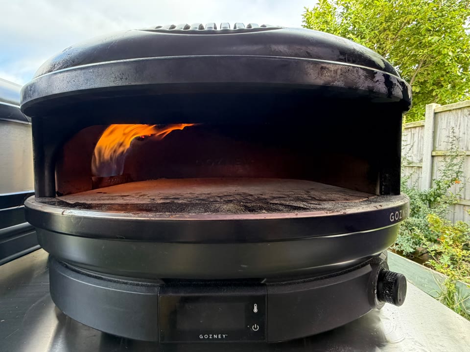 Xanders pizza oven in action