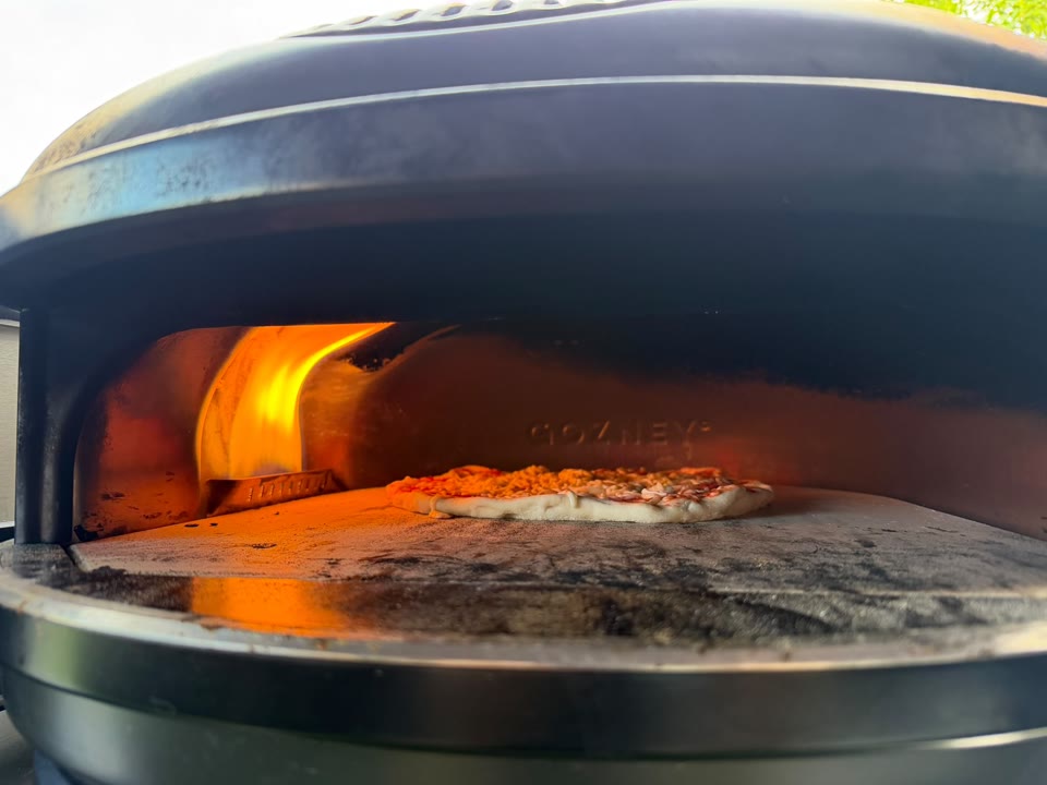 Xanders pizza oven in action