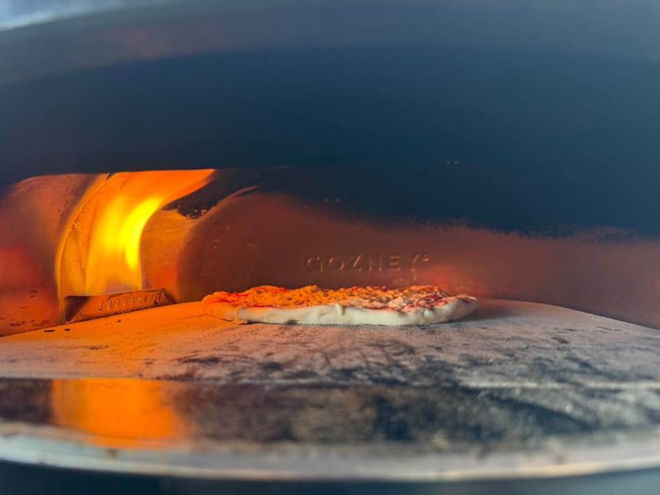 Xanders pizza oven in action