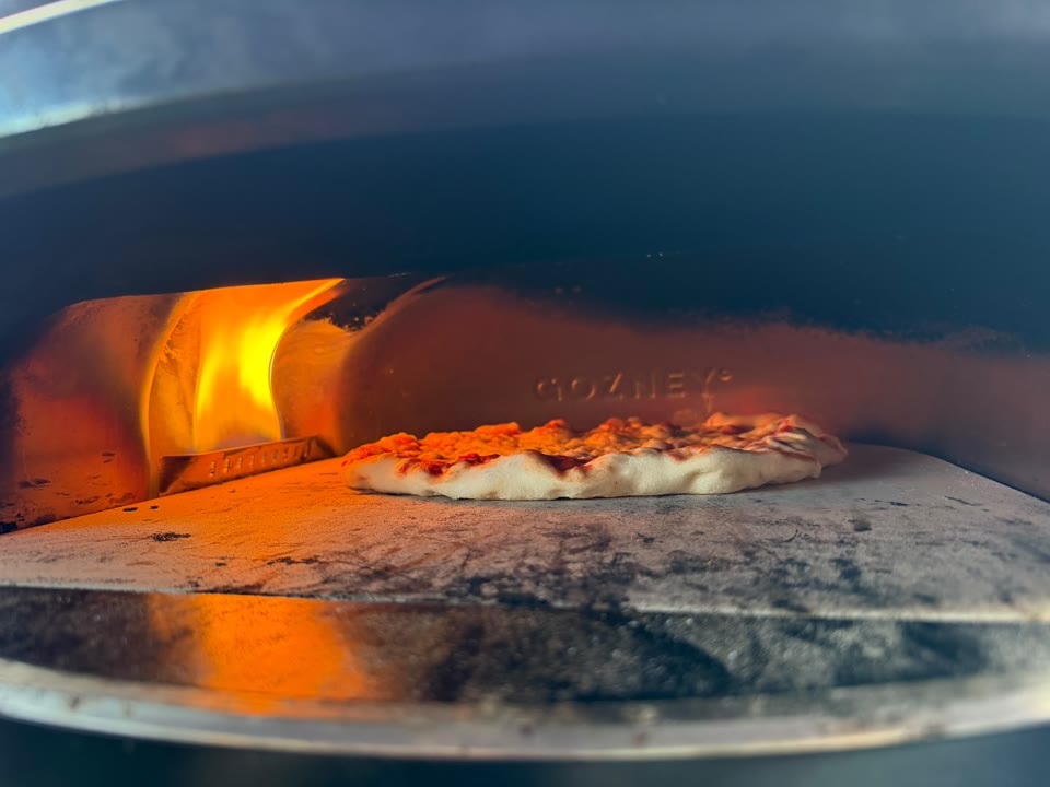 Xanders pizza oven in action