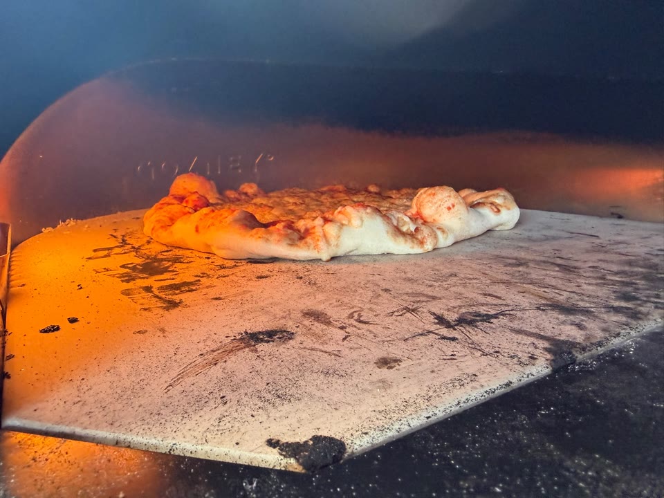 Xanders pizza oven in action