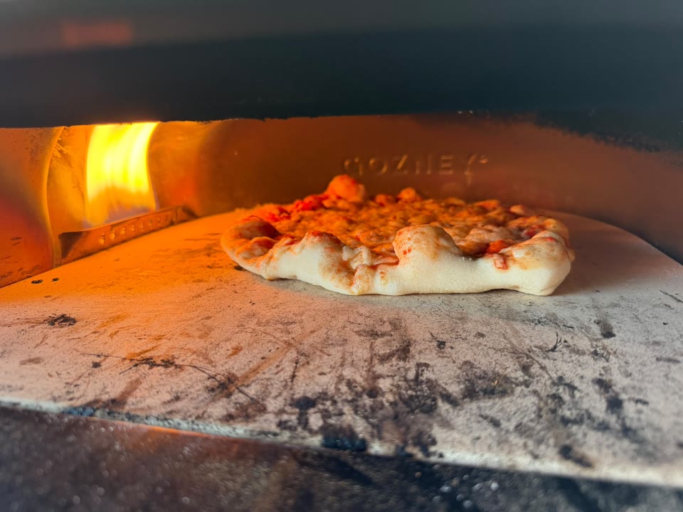 Xanders pizza oven in action