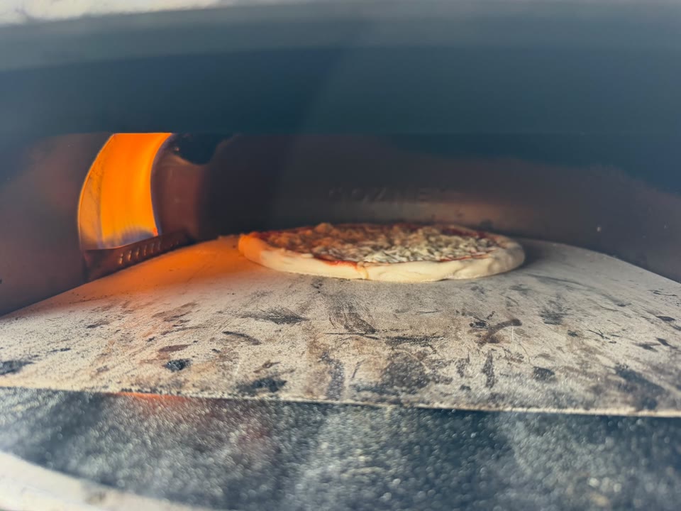 Xanders pizza oven in action