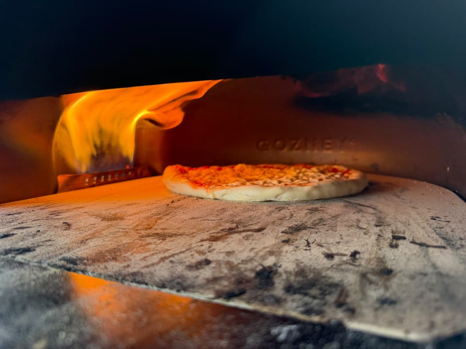 Xanders pizza oven in action