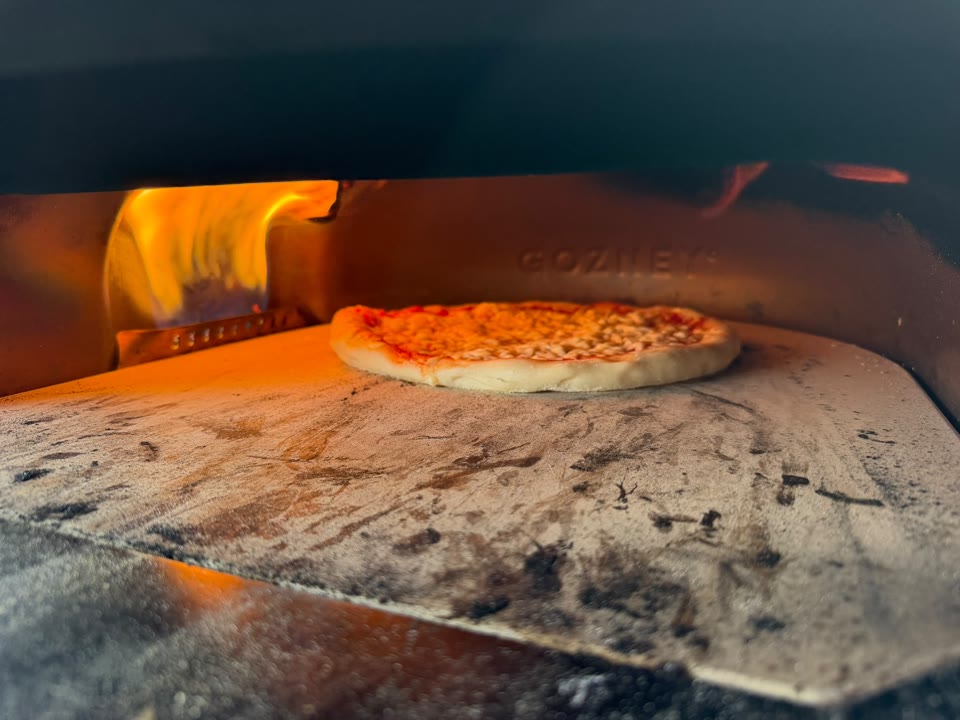 Xanders pizza oven in action