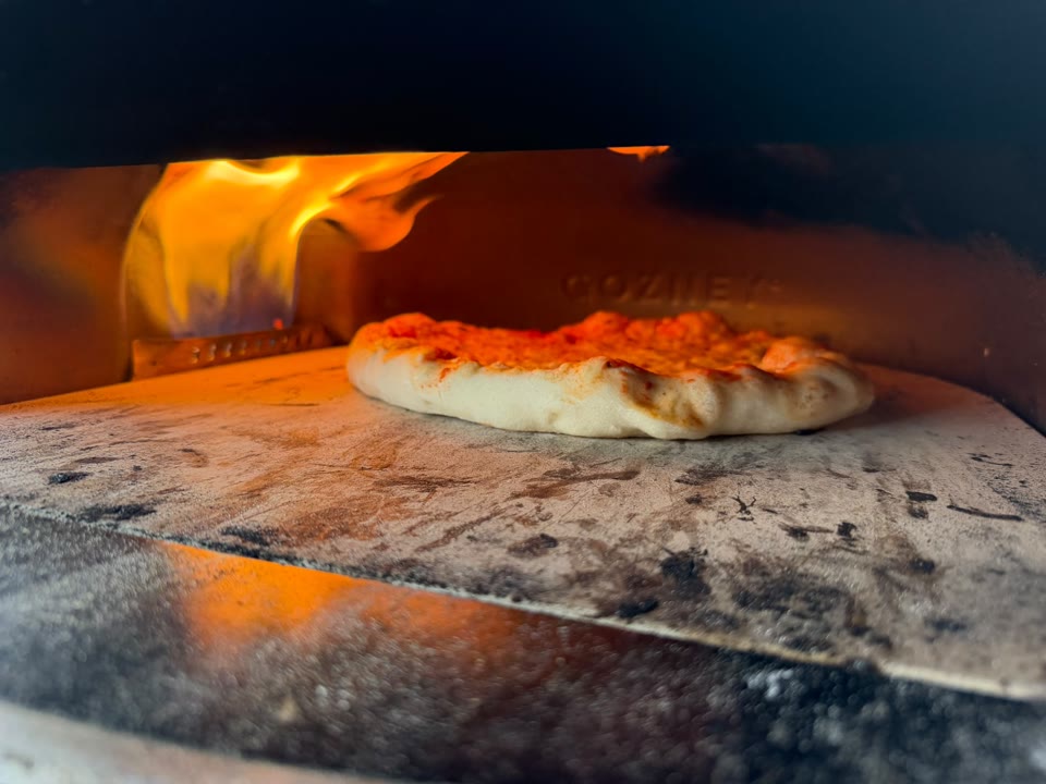 Xanders pizza oven in action