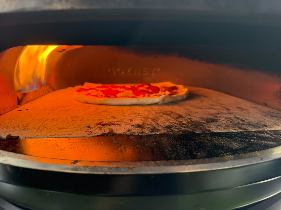 Xanders pizza oven in action