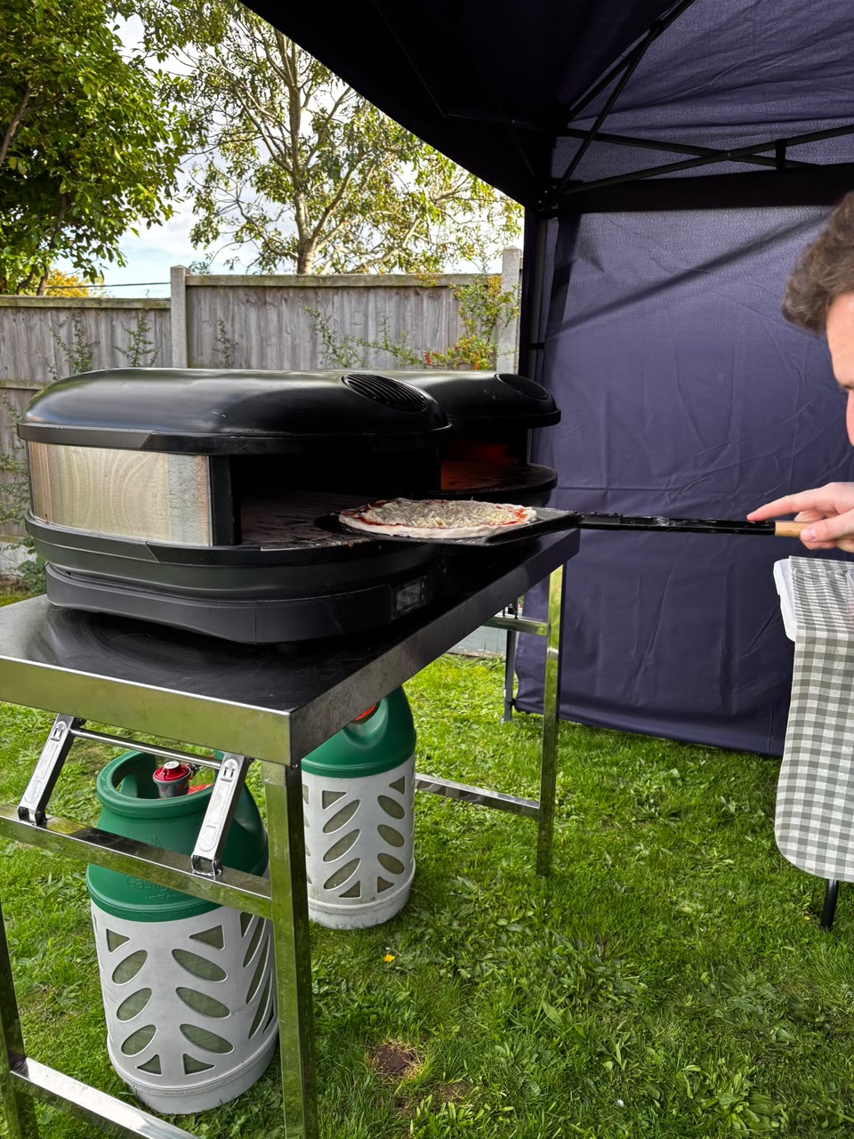Xanders pizza oven in action