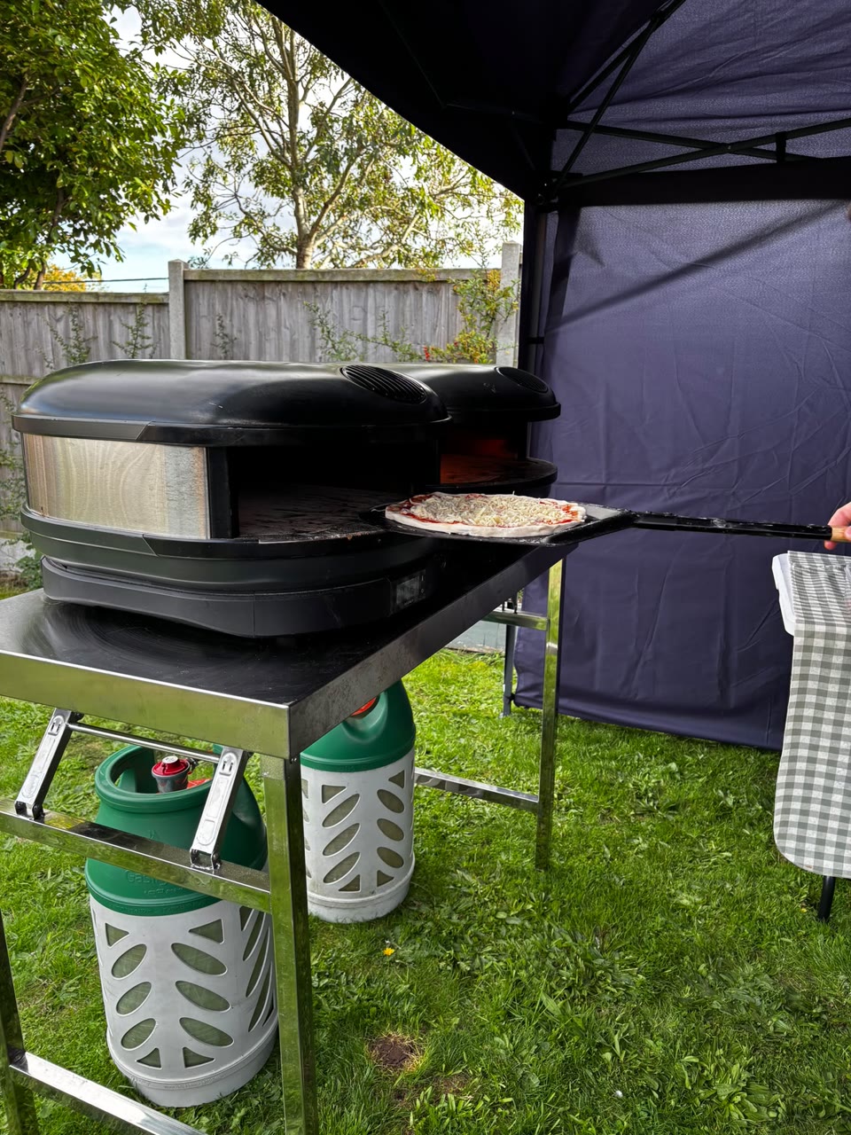 Xanders pizza oven in action