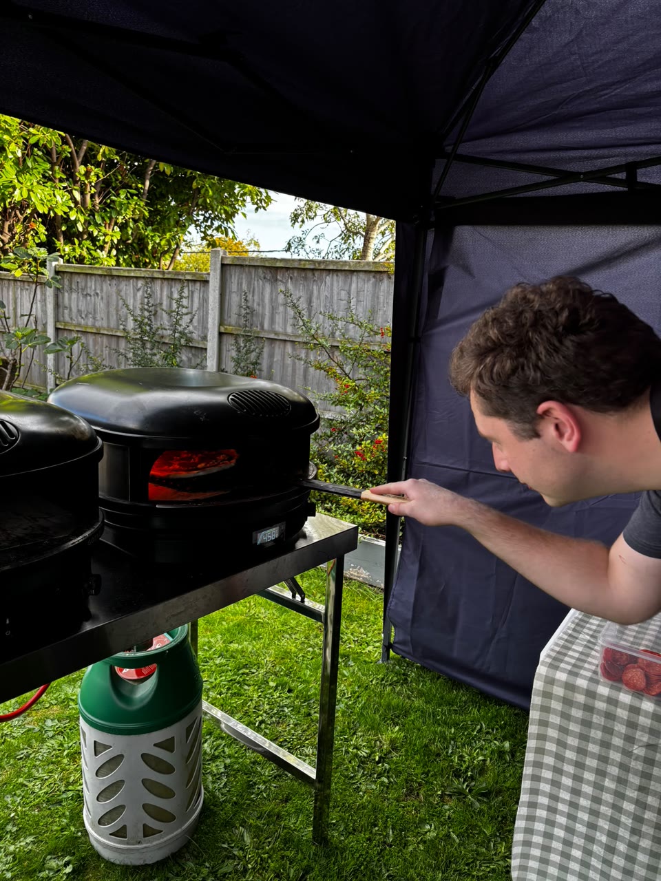Xanders pizza oven in action