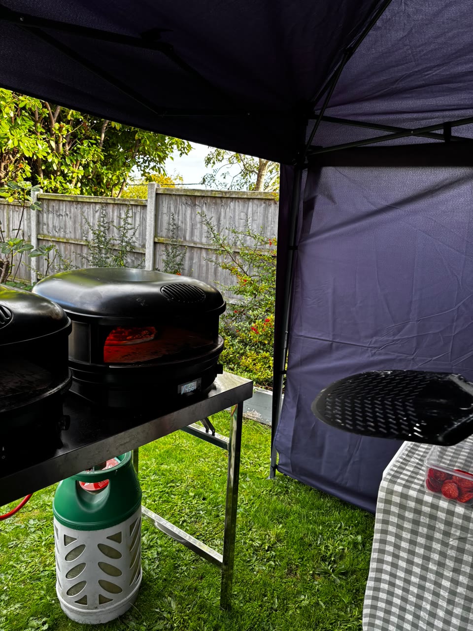 Xanders pizza oven in action