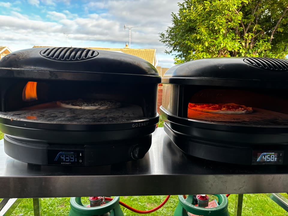 Xanders pizza oven in action