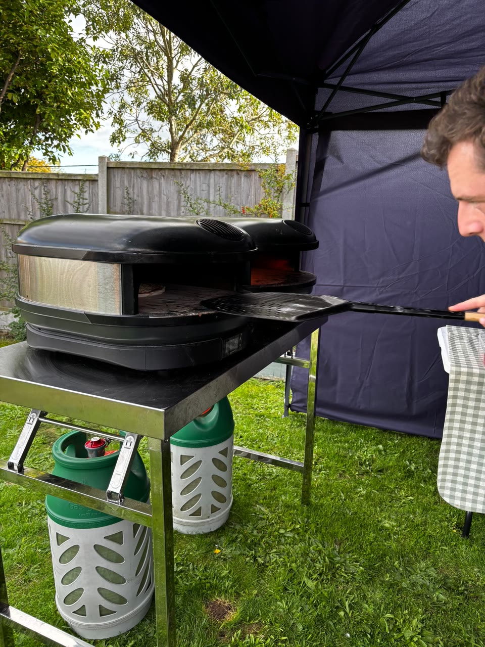 Xanders pizza oven in action
